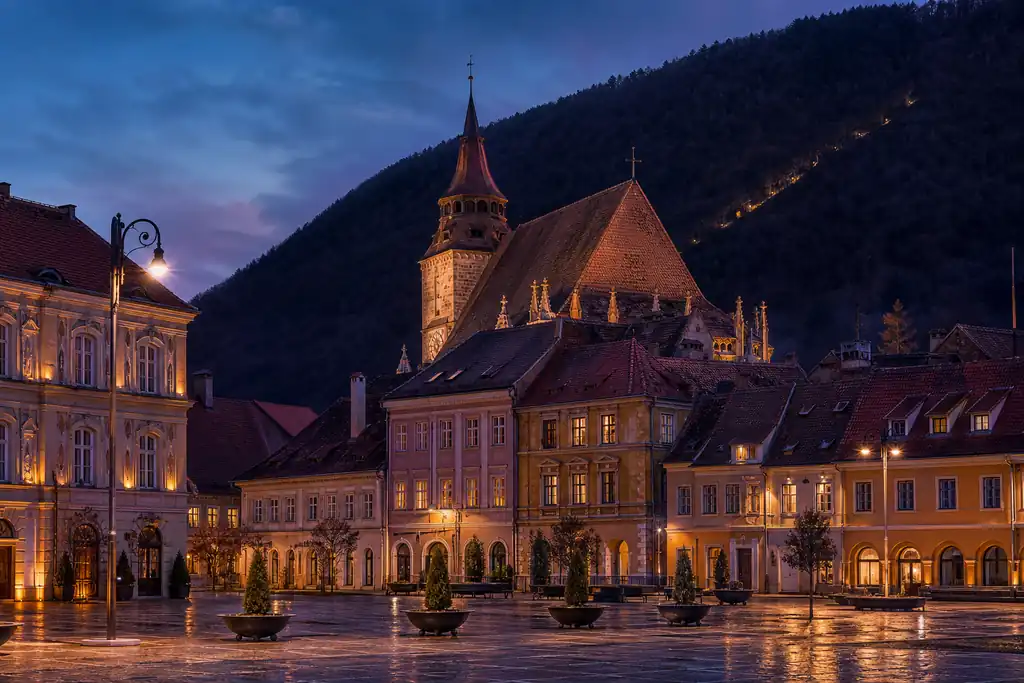 Centrul istoric din Brașov la ora albastră