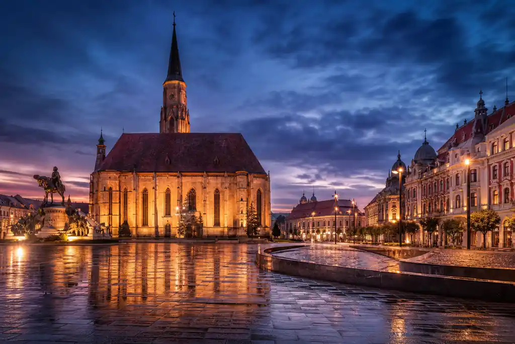 Piața Unirii din Cluj-Napoca la ora albastră